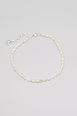 Armband mit kleinen Süßwasserperlen und Detail-Perle