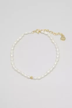 Armband mit kleinen Süßwasserperlen und Detail-Perle