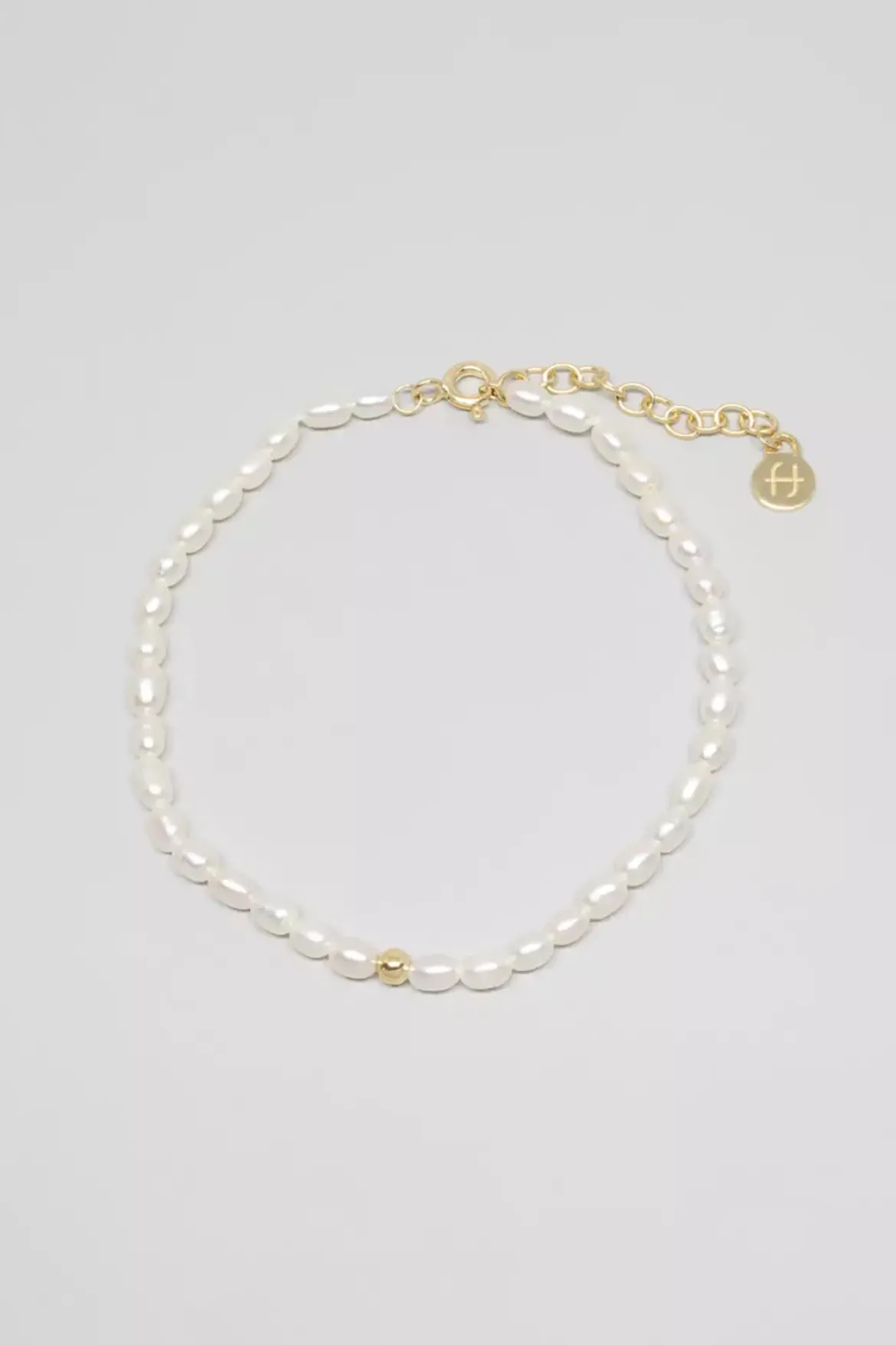 Armband mit kleinen Süßwasserperlen und Detail-Perle