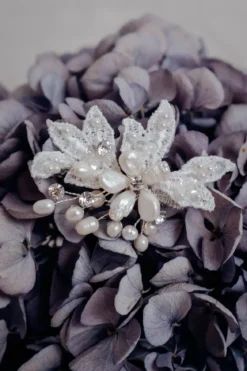 Braut Haarklammer mit Spitze, Süßwasserperlen und Strass