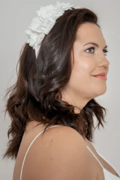 Braut Haarreif mit Organdy-Blüten in Ivory