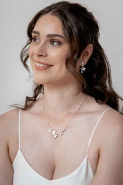Braut Halskette mit Blätter- und Strass-Details