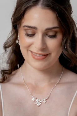 Braut Halskette mit Blätter- und Strass-Details