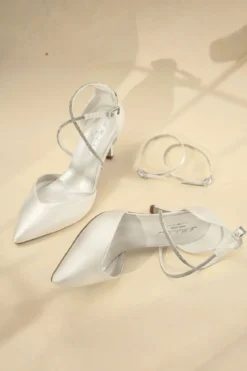 Braut Pumps mit funkelndem Riemen – Marielle Ivory Satin | G.Westerleigh