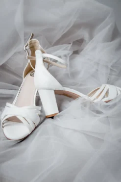 Braut Sandale aus Velours – Frankie | The Perfect Bridal Company