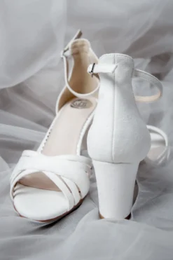 Braut Sandale aus Velours – Frankie | The Perfect Bridal Company