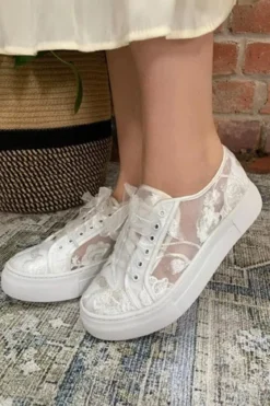 Braut Sneaker mit Blütenmuster – Codie Ivory | The Perfect Bridal Company