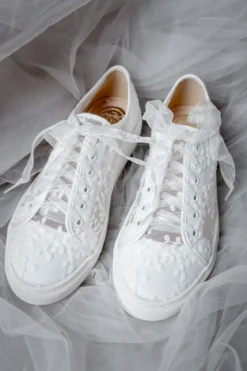 Braut Sneakers mit Spitze – Oakley | The Perfect Bridal Company