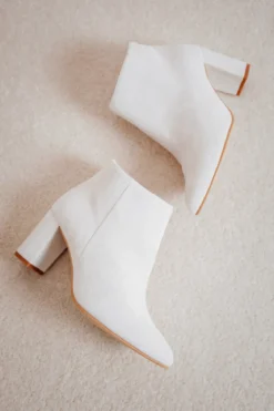 Braut Stiefelette aus Leder – Anissa Off-White
