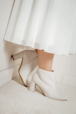 Braut Stiefelette aus Leder – Anissa Off-White