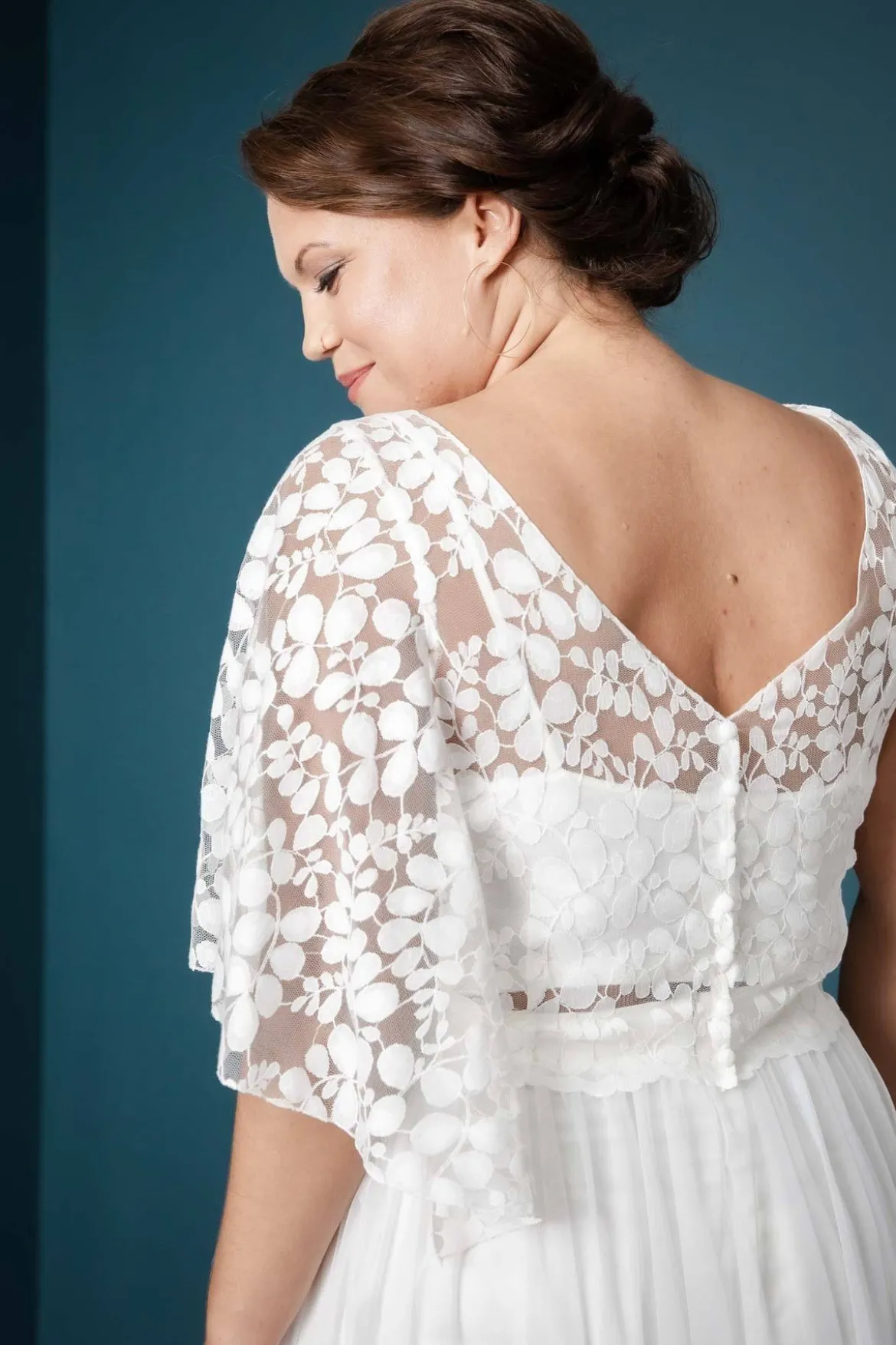 Braut Top aus Botanikspitze mit weiten Flügelärmeln – Lucy noni Curvy