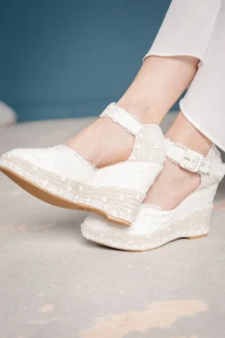 Braut Wedges mit Spitzenborten und Pünktchentüll - Lucy
