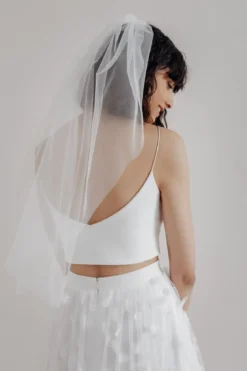 Crop Top für die Braut mit dünnen Trägern in Ivory – Corie crop noni