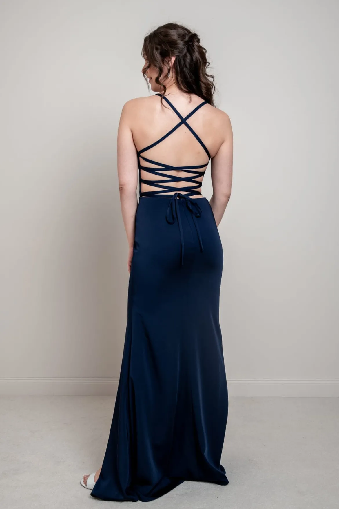 Dunkelblaues Abendkleid mit Rückenschnürung | Glam & Grace
