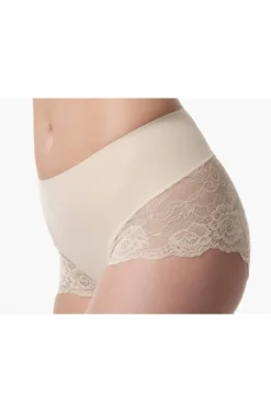 Figurformende Mid-Waist Spitzenshorts in Nude