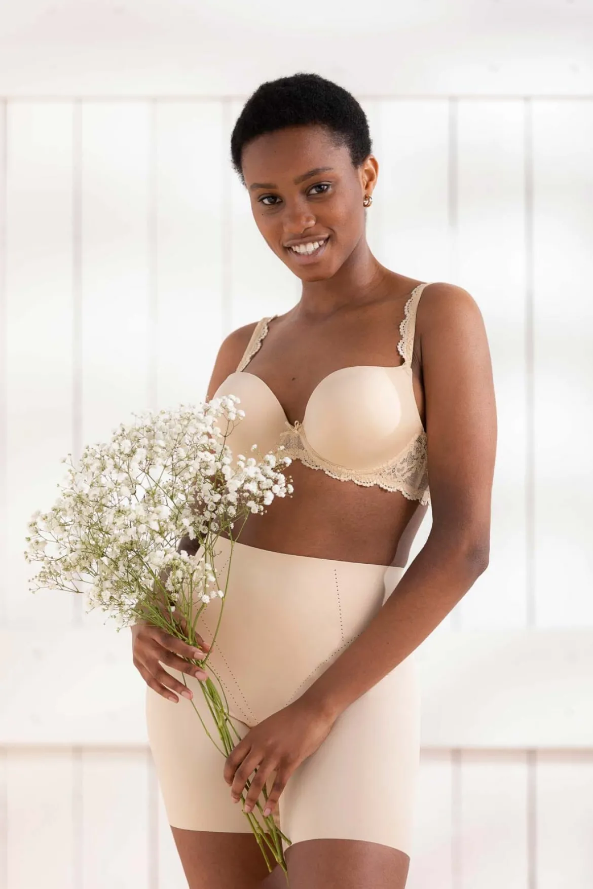Figurformende Shorts in Beige – Dream Shaper Short