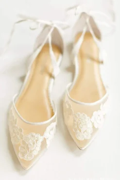 Flache Brautschuhe mit Spitze – Alicia Ivory Bella Belle Shoes