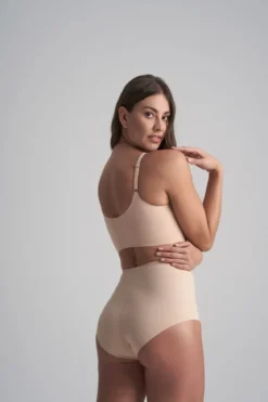 Formender Mid-Waist Slip in Beige – Bye Bra