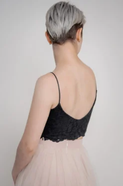 Gemustertes Spitzentop – Norine Cropped Black noni
