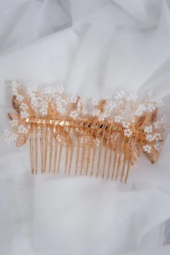 Glamouröser Haarkamm mit weißen Perlen und goldenen Blättern