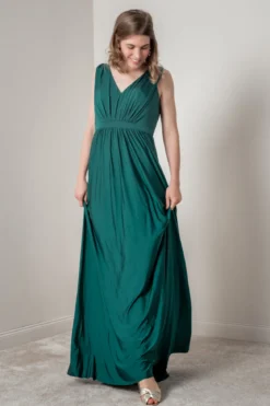 Grünes Brautjungfernkleid mit V-Ausschnitt | Eliza & Ethan