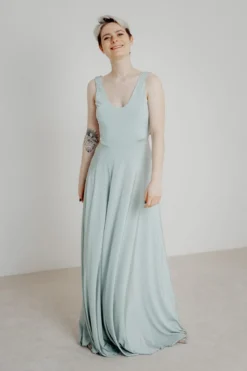 Grünes Brautjungfernkleid – Reverse Gown Sage Twobirds