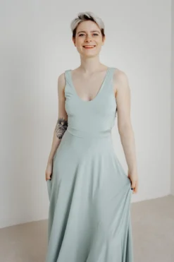 Grünes Brautjungfernkleid – Reverse Gown Sage Twobirds