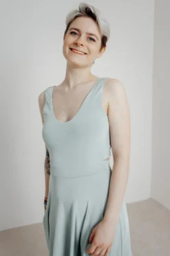 Grünes Brautjungfernkleid – Reverse Gown Sage Twobirds