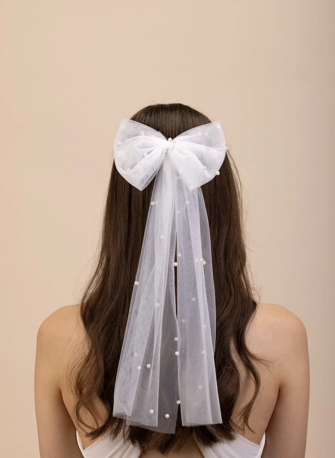 Große Tüllschleife mit Kunstperlen | The Perfect Bridal Company