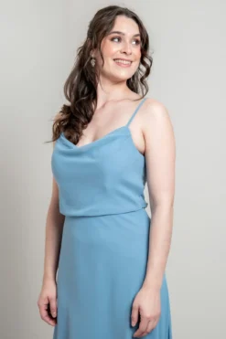 Hellblaues Abendkleid mit Rückendetail | Glam & Grace