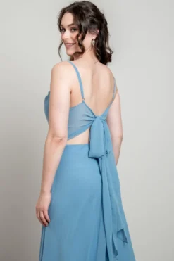 Hellblaues Abendkleid mit Rückendetail | Glam & Grace