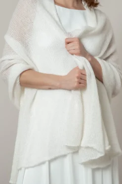 Ivoryfarbene Braut Stola aus Strickmix