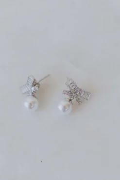 Kleine Ohrstecker mit Kristallschleife und Perle