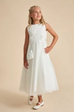 Kommunionkleid mit Glitzer und Blütenverzierung