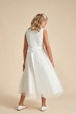 Kommunionkleid mit Glitzer und Blütenverzierung