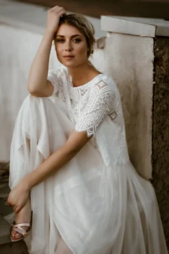 Kurzarm-Jäckchen aus Boho-Spitze in Ivory – Calista noni