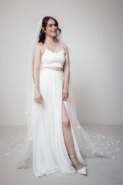 Langer Schleier mit Blüten | The Perfect Bridal Company