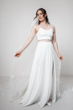 Langer Schleier mit Blüten | The Perfect Bridal Company