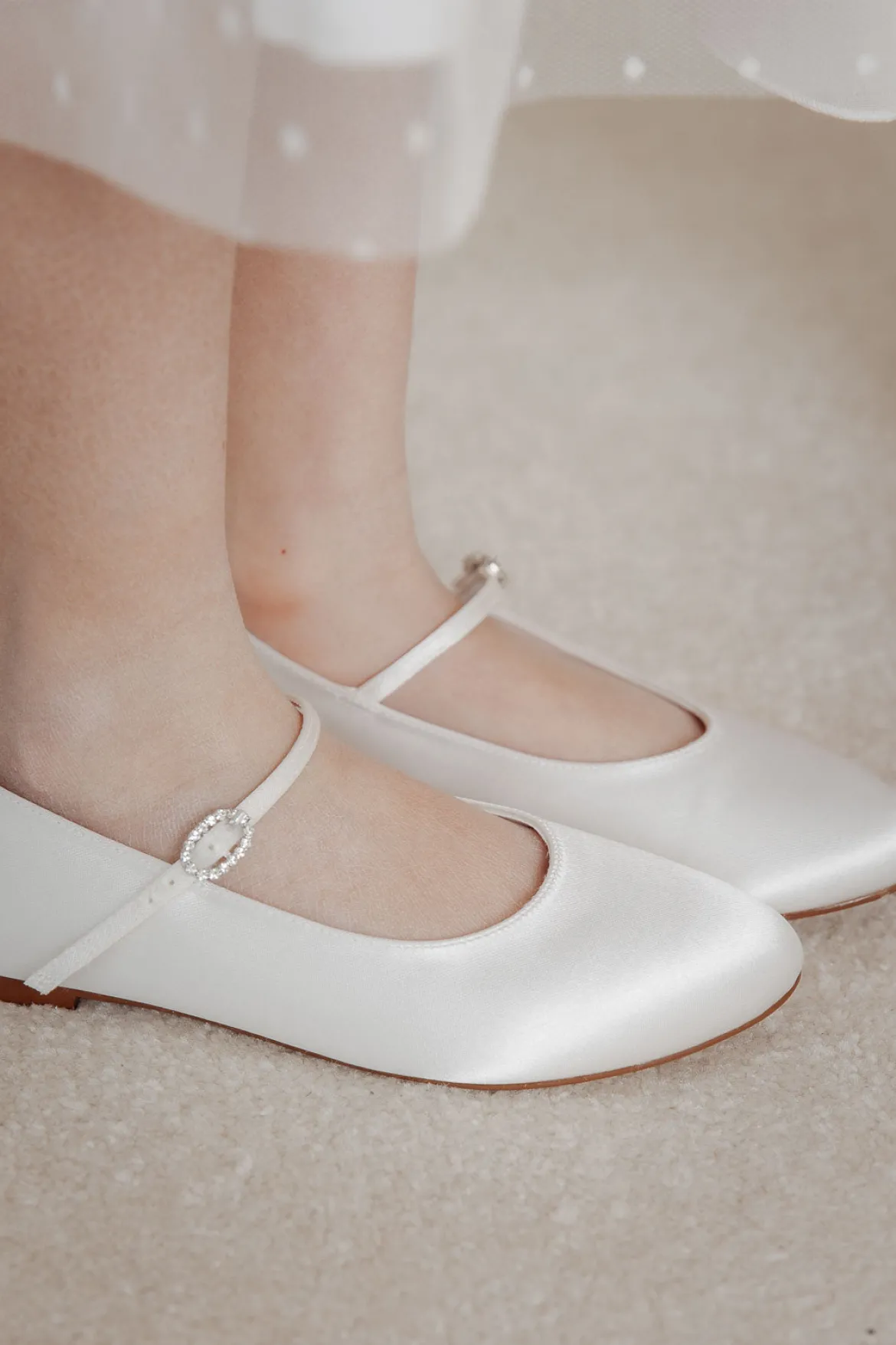 Mädchenballerinas mit Glitzerschnalle – Binx Ivory Satin