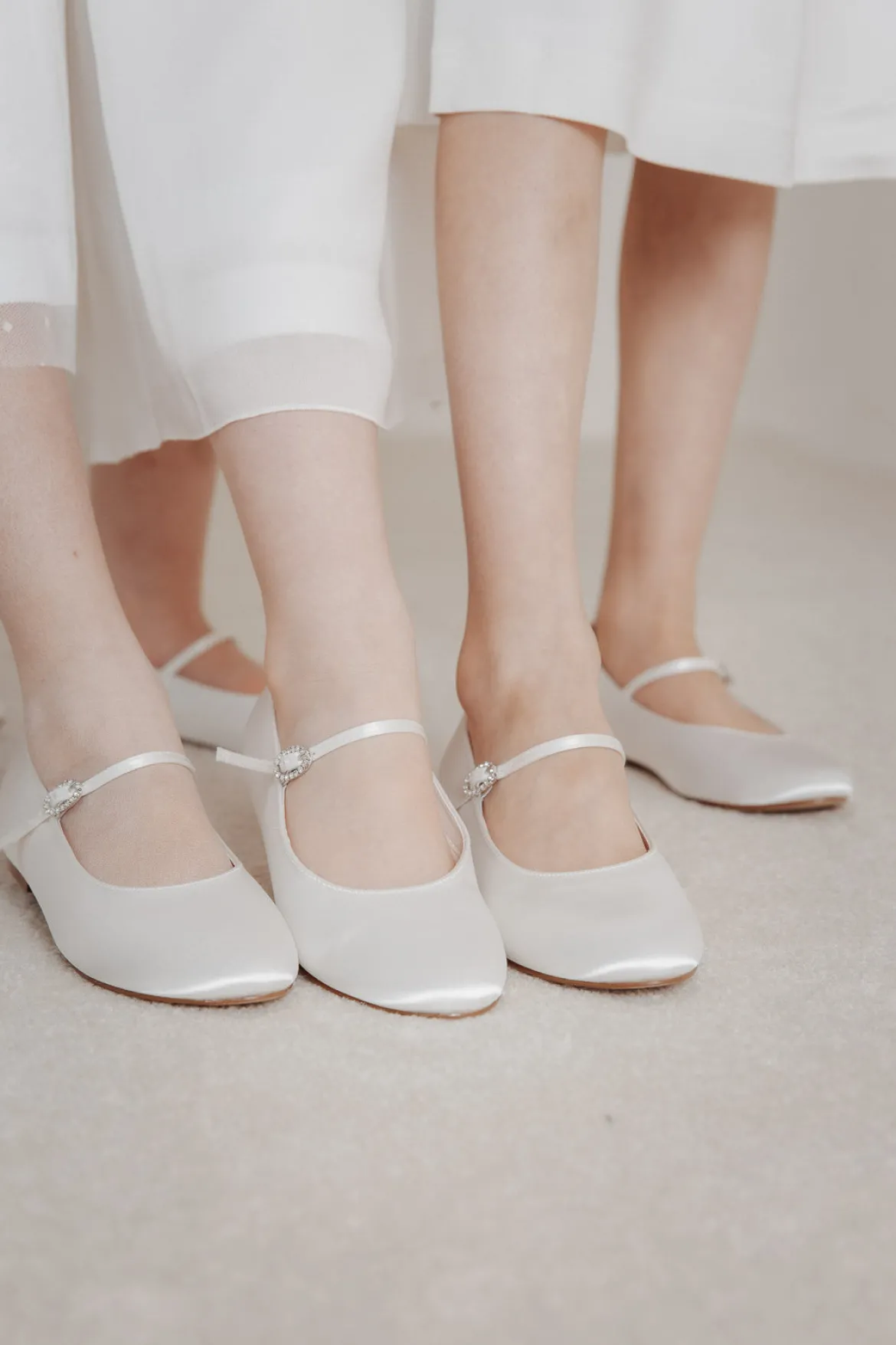 Mädchenballerinas mit Glitzerschnalle – Binx Ivory Satin