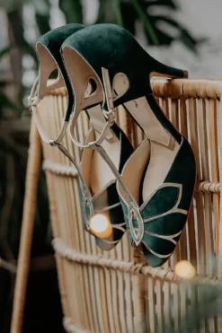 Offener Brautschuh in Tannengrün und Gold - Mimosa