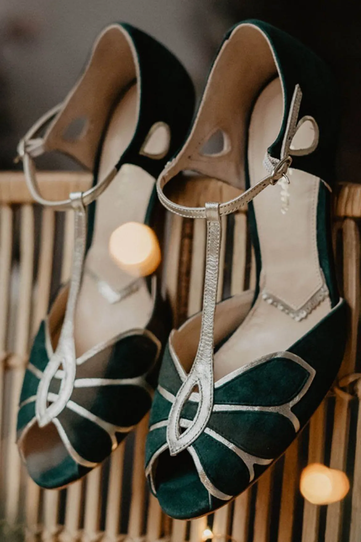 Offener Brautschuh in Tannengrün und Gold - Mimosa