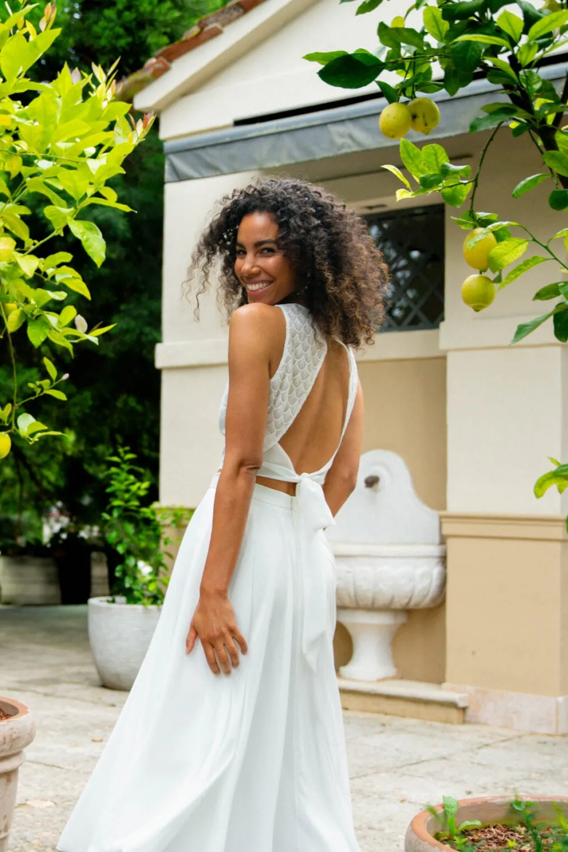 Rückenfreies Braut Top mit Vintage-Muster – Neela noni