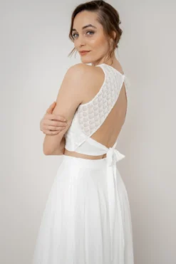 Rückenfreies Braut Top mit Vintage-Muster – Neela noni