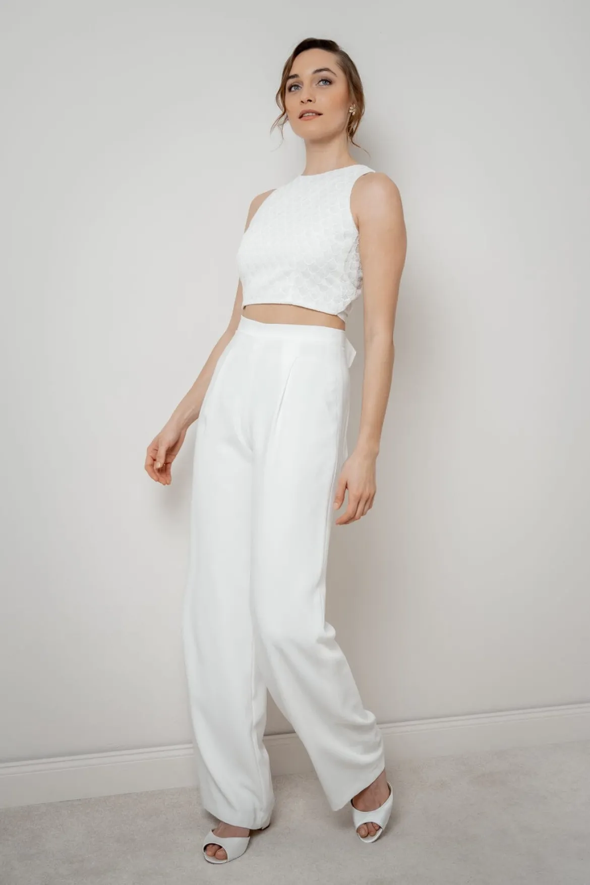 Rückenfreies Braut Top mit Vintage-Muster – Neela noni