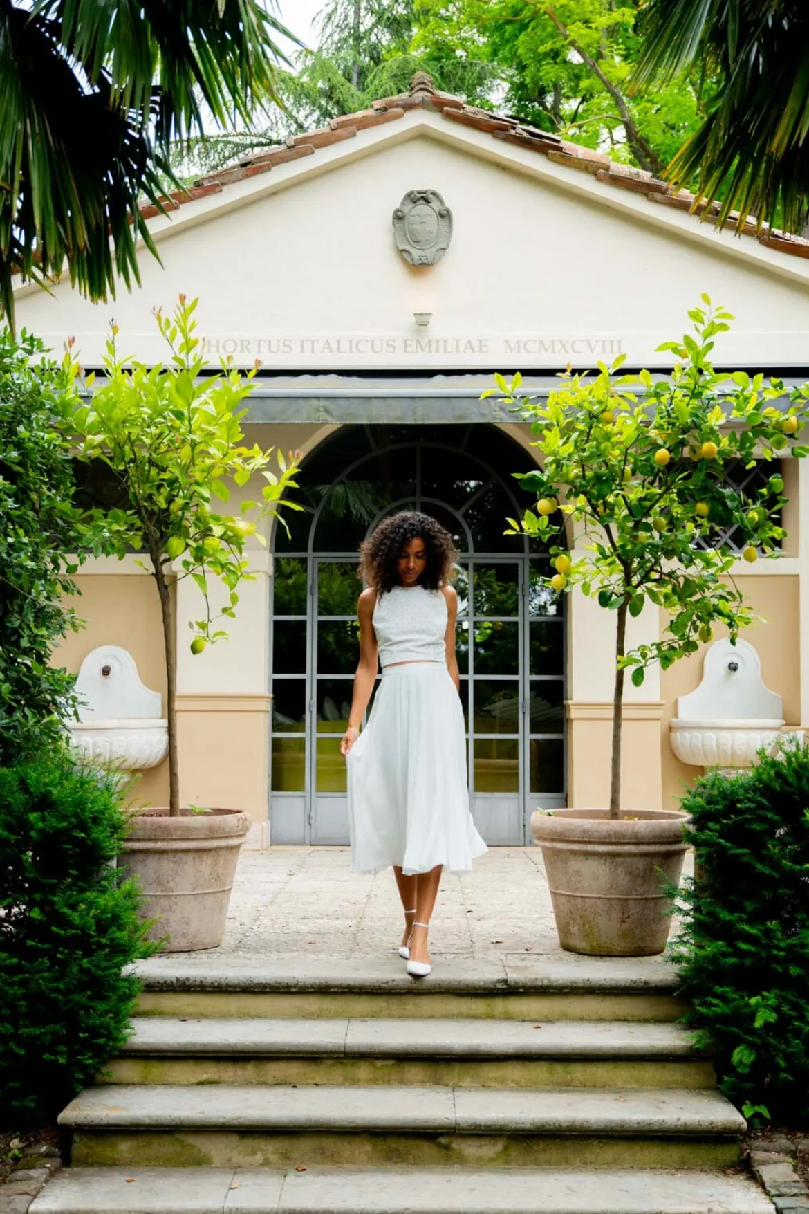 Rückenfreies Braut Top mit Vintage-Muster – Neela noni