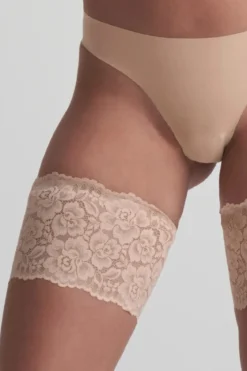 Schenkelbänder aus elastischer Spitze – Bye Bra