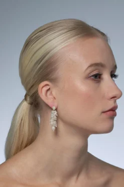 Schimmernde Perlen-Ohrhänger in Ivory