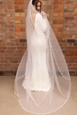 Schleier mit Blattstickerei | The Perfect Bridal Company