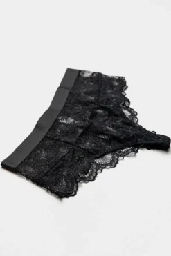 Schwarzer Spitzen-String im High-Waist-Look